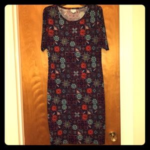 EUC LuLaRoe vintage style pattern Julia - Large.